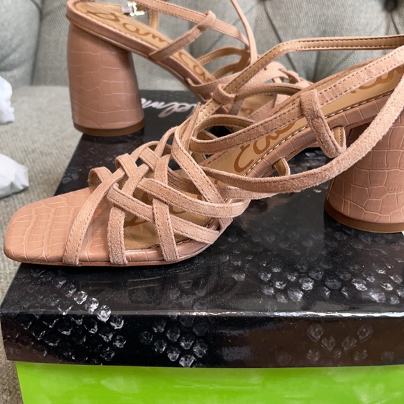 New: Sam Edelman sandal in almond - Picture 13 of 15